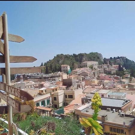 "Private Room" Stanza Privata With Private Bathroom - Shared Kitchen And Beautiful Terrace On Taormina Center Hostel Taormina Buitenkant foto