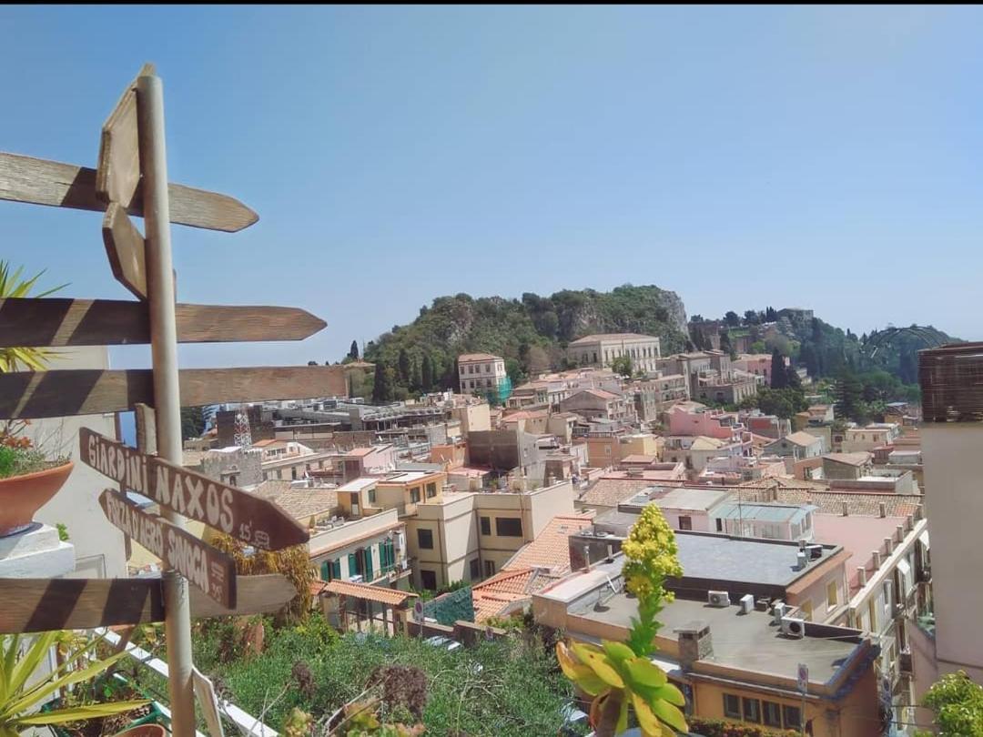 "Private Room" Stanza Privata With Private Bathroom - Shared Kitchen And Beautiful Terrace On Taormina Center Hostel Taormina Buitenkant foto