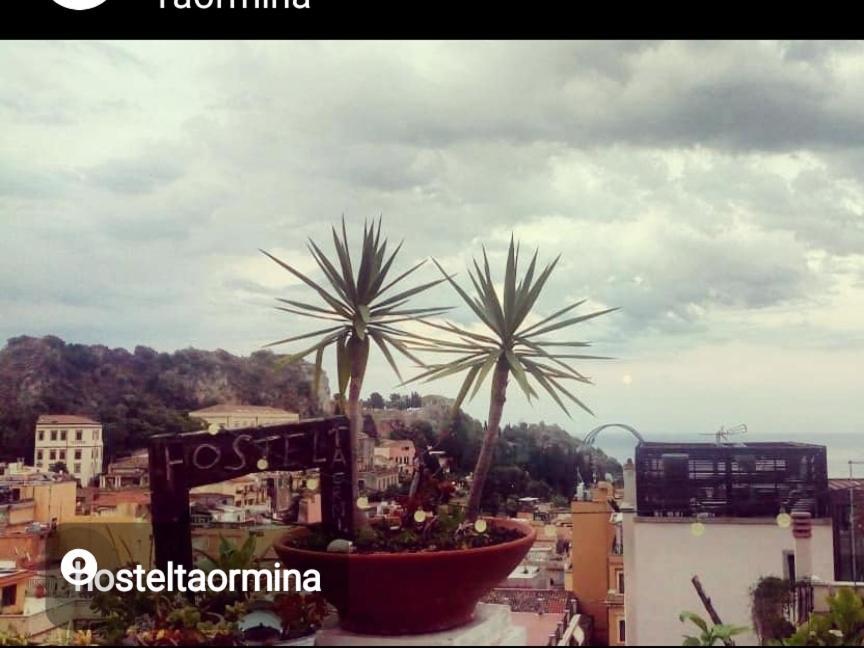 "Private Room" Stanza Privata With Private Bathroom - Shared Kitchen And Beautiful Terrace On Taormina Center Hostel Taormina Kamer foto